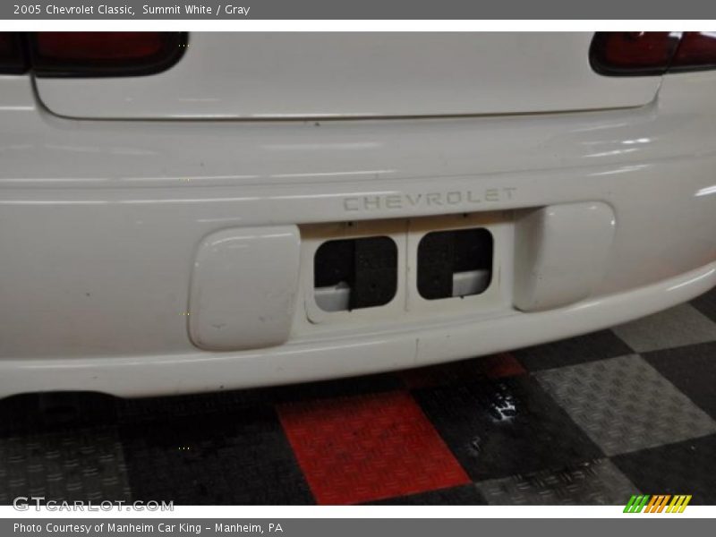 Summit White / Gray 2005 Chevrolet Classic