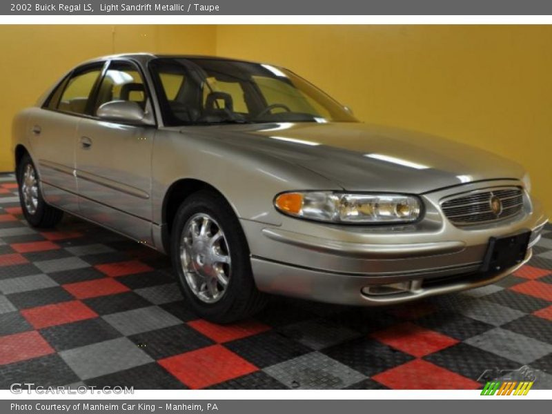 Light Sandrift Metallic / Taupe 2002 Buick Regal LS