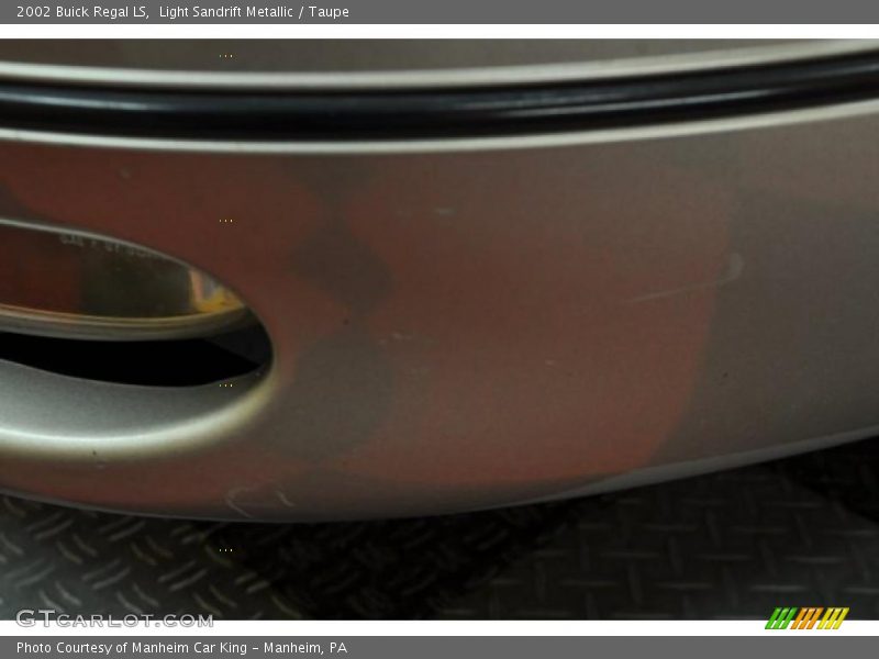 Light Sandrift Metallic / Taupe 2002 Buick Regal LS