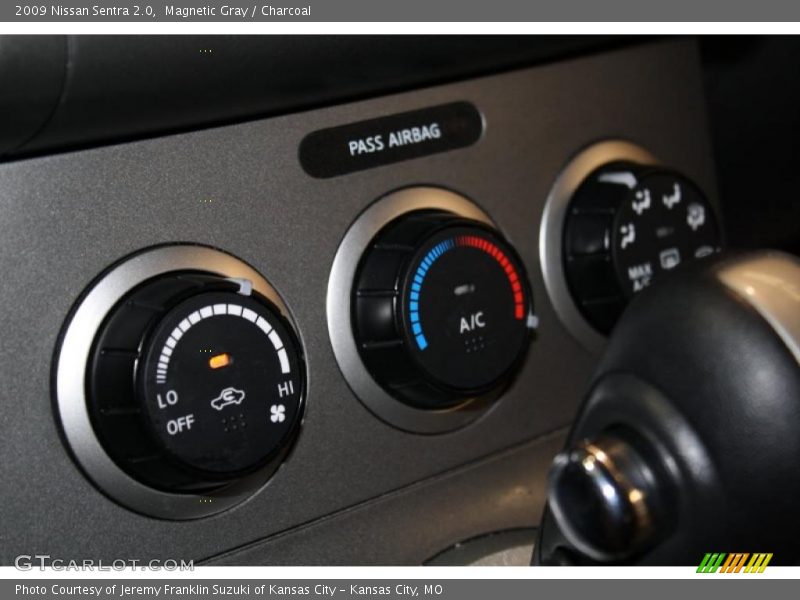 Magnetic Gray / Charcoal 2009 Nissan Sentra 2.0