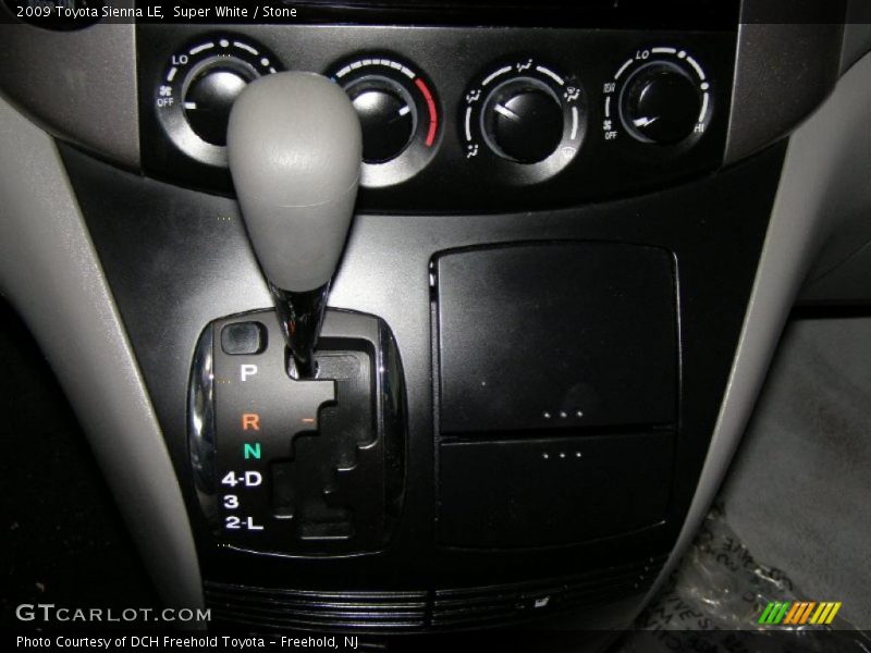 Super White / Stone 2009 Toyota Sienna LE