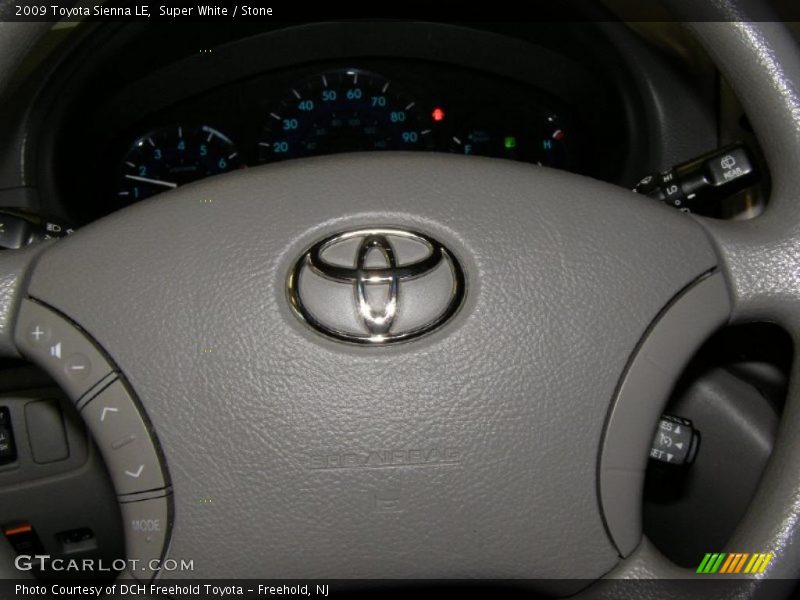 Super White / Stone 2009 Toyota Sienna LE