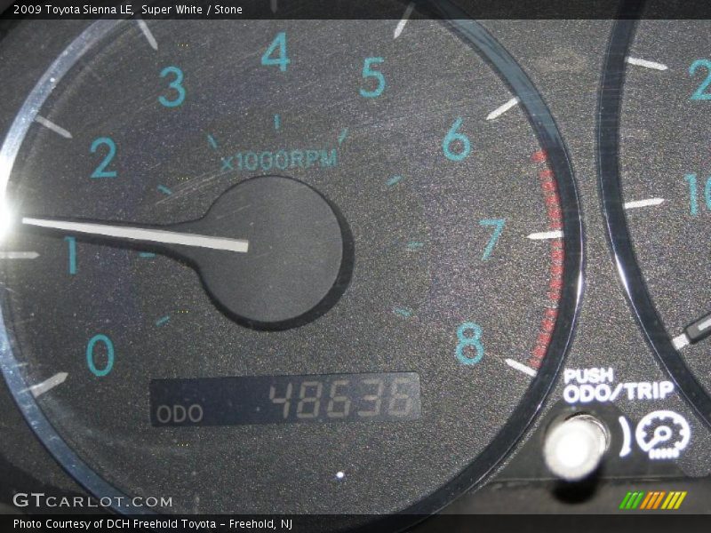 Super White / Stone 2009 Toyota Sienna LE