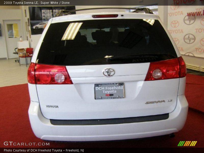 Super White / Stone 2009 Toyota Sienna LE