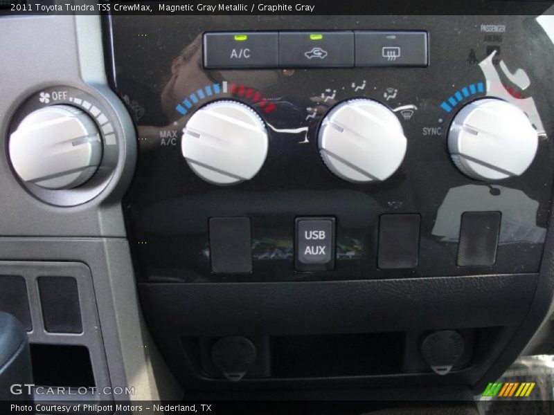 Controls of 2011 Tundra TSS CrewMax