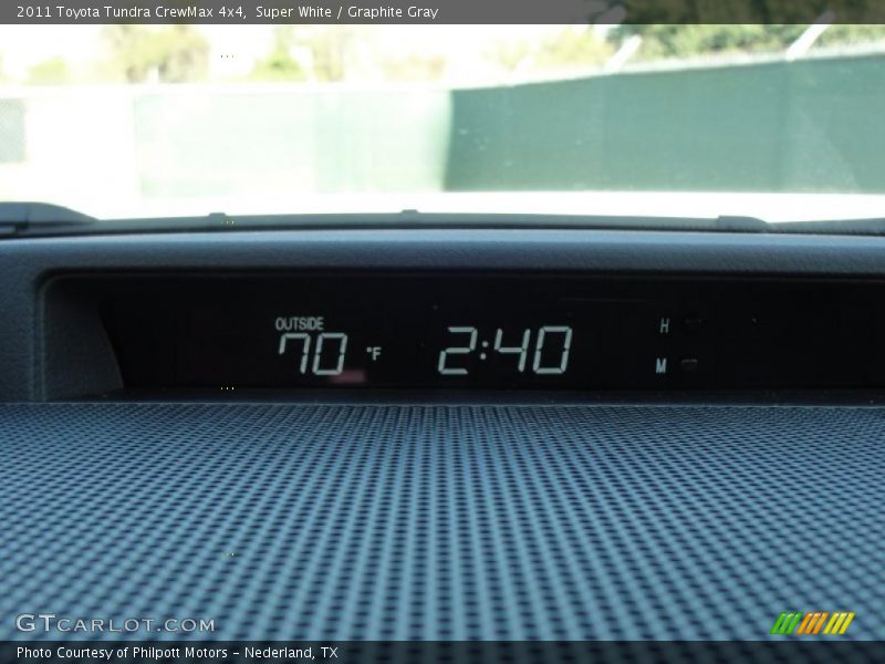 Super White / Graphite Gray 2011 Toyota Tundra CrewMax 4x4