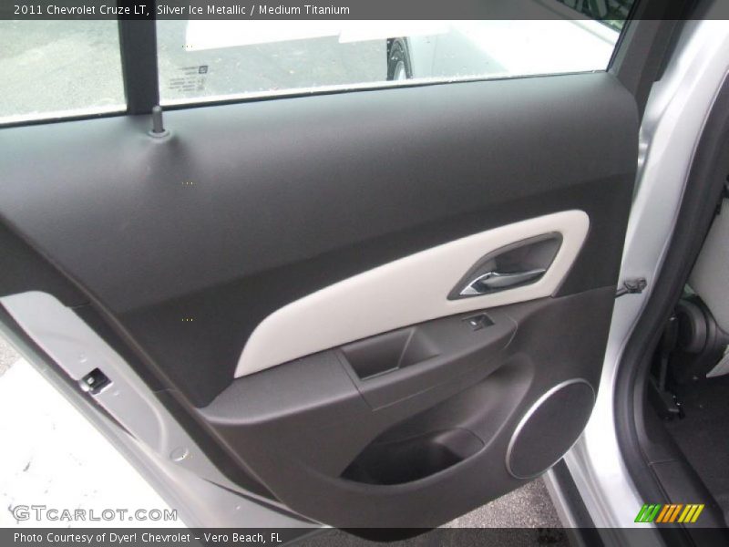 Silver Ice Metallic / Medium Titanium 2011 Chevrolet Cruze LT