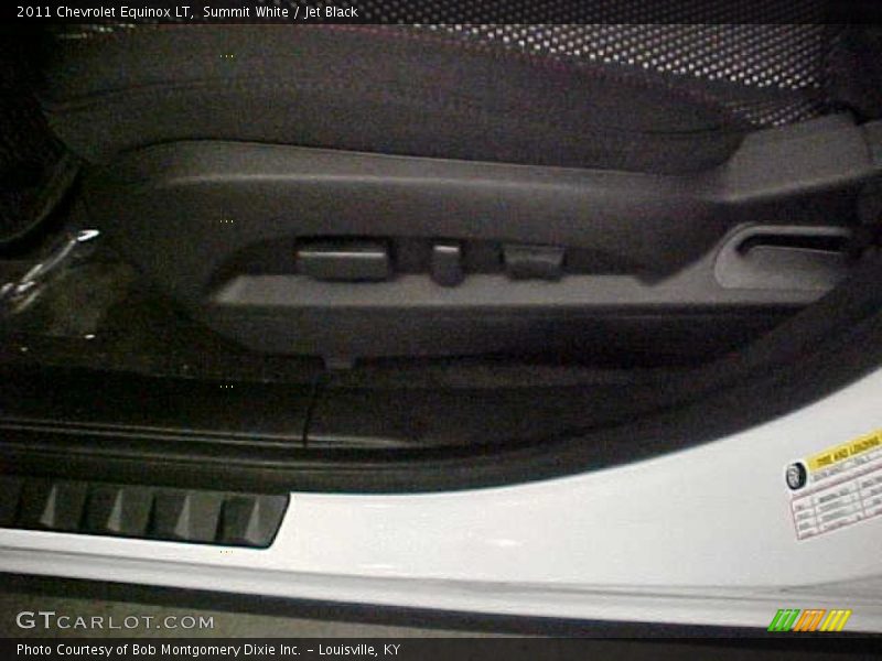Summit White / Jet Black 2011 Chevrolet Equinox LT