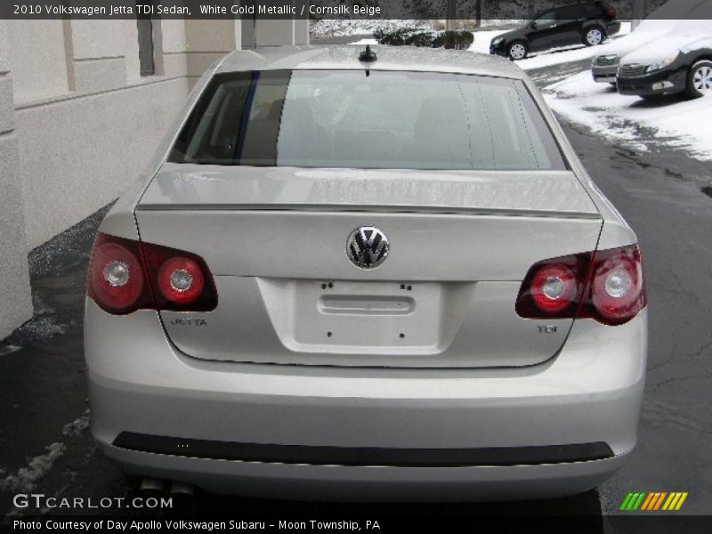 White Gold Metallic / Cornsilk Beige 2010 Volkswagen Jetta TDI Sedan
