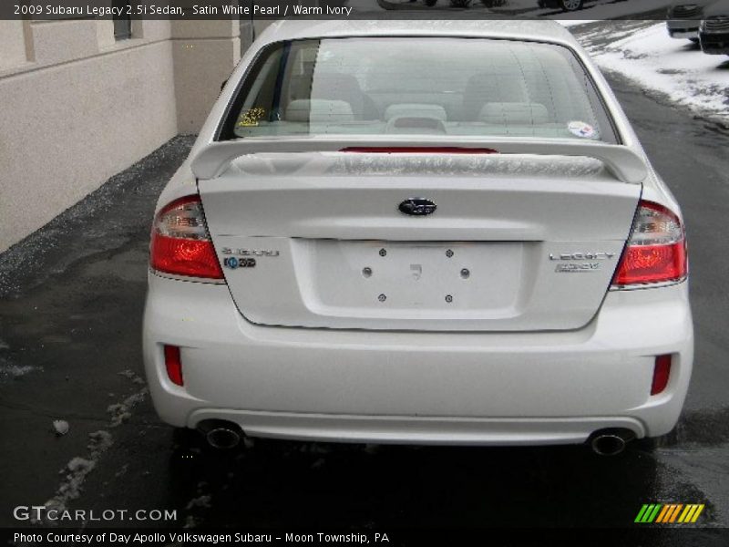 Satin White Pearl / Warm Ivory 2009 Subaru Legacy 2.5i Sedan
