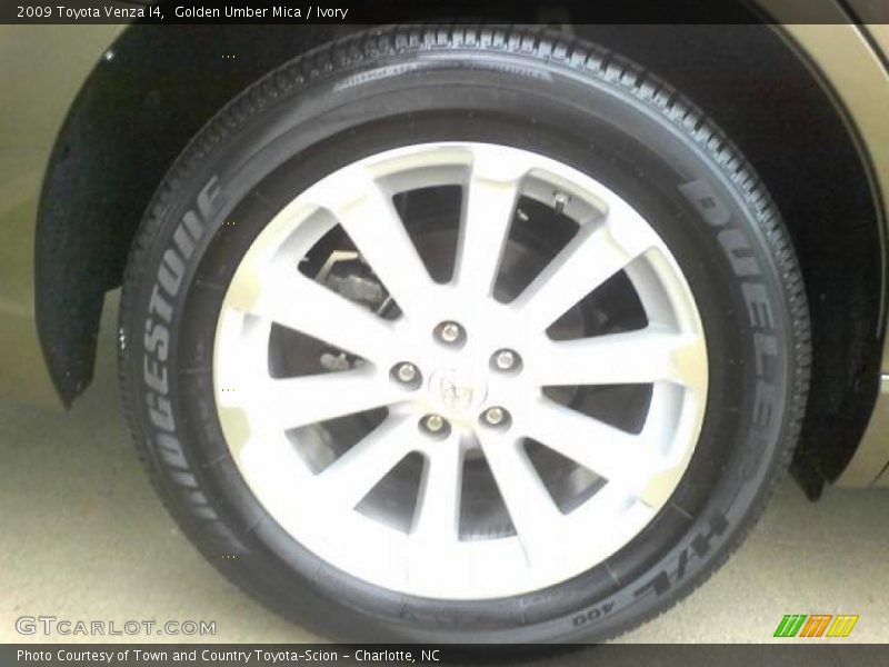 Golden Umber Mica / Ivory 2009 Toyota Venza I4