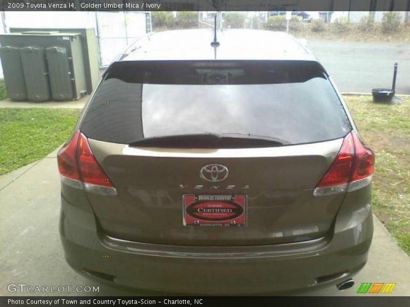 Golden Umber Mica / Ivory 2009 Toyota Venza I4