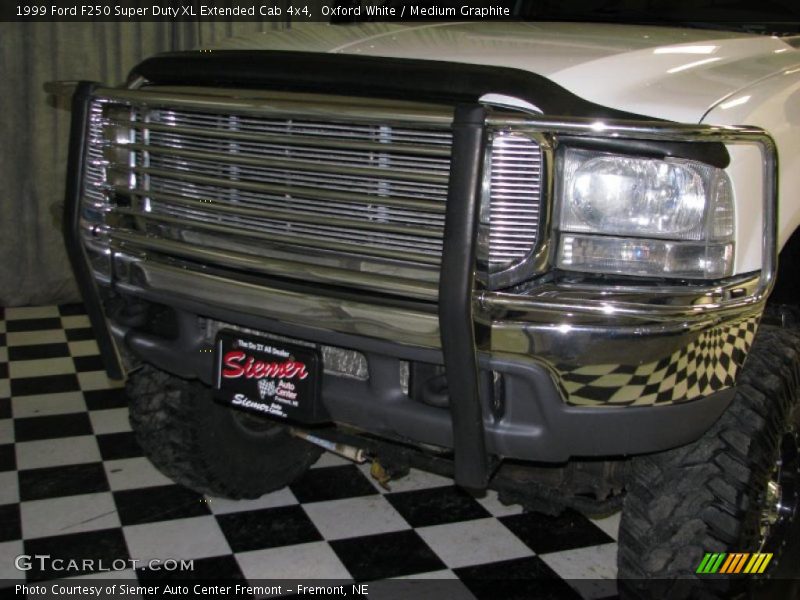 Oxford White / Medium Graphite 1999 Ford F250 Super Duty XL Extended Cab 4x4