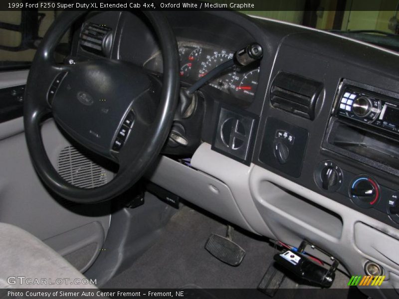 Oxford White / Medium Graphite 1999 Ford F250 Super Duty XL Extended Cab 4x4
