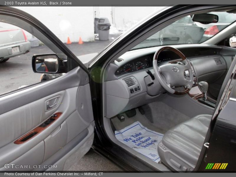 Black / Stone 2003 Toyota Avalon XLS