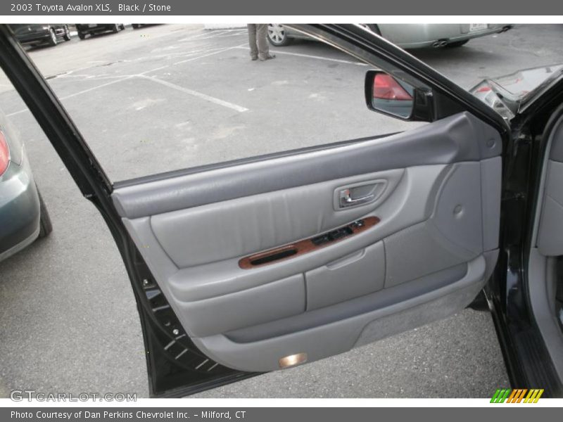 Black / Stone 2003 Toyota Avalon XLS
