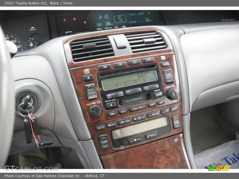 Black / Stone 2003 Toyota Avalon XLS