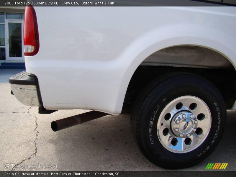 Oxford White / Tan 2005 Ford F250 Super Duty XLT Crew Cab