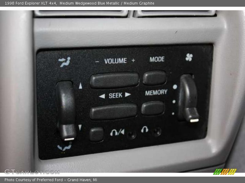 Medium Wedgewood Blue Metallic / Medium Graphite 1998 Ford Explorer XLT 4x4