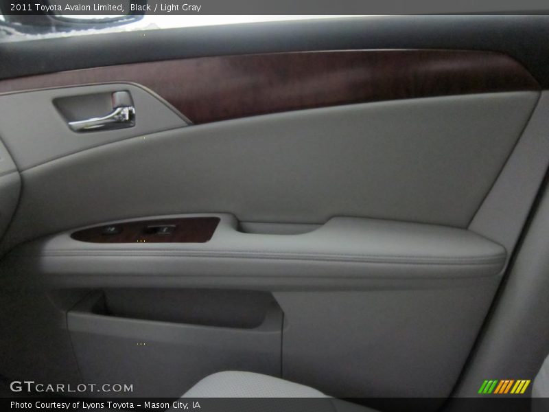 Black / Light Gray 2011 Toyota Avalon Limited