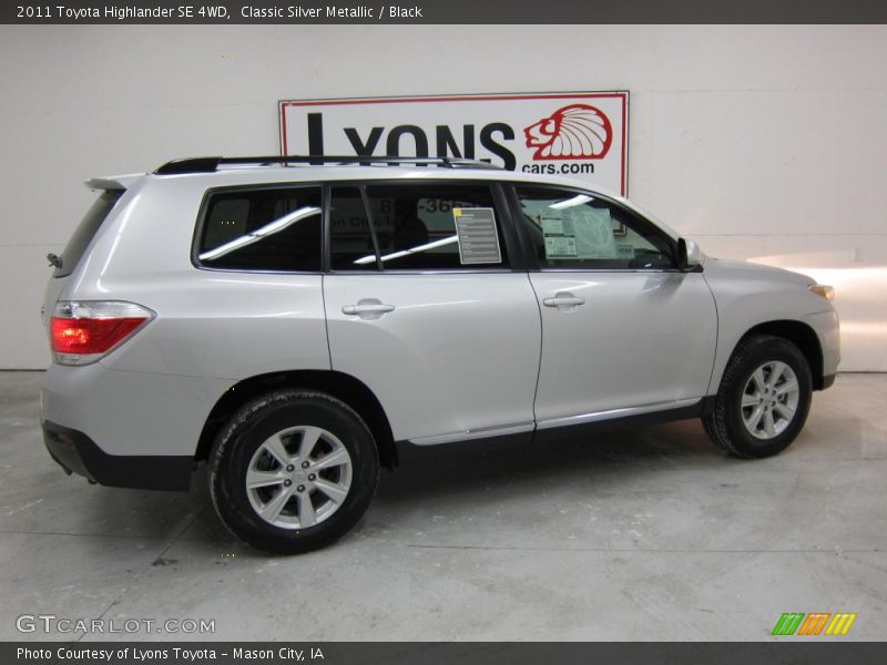 Classic Silver Metallic / Black 2011 Toyota Highlander SE 4WD