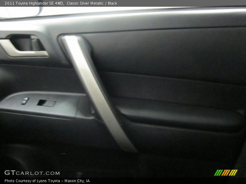 Classic Silver Metallic / Black 2011 Toyota Highlander SE 4WD