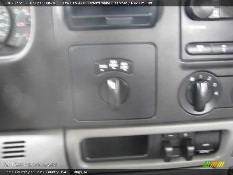 Oxford White Clearcoat / Medium Flint 2007 Ford F250 Super Duty XLT Crew Cab 4x4