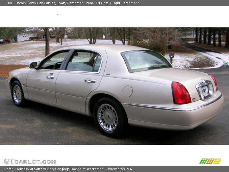 Ivory Parchment Pearl Tri Coat / Light Parchment 2000 Lincoln Town Car Cartier