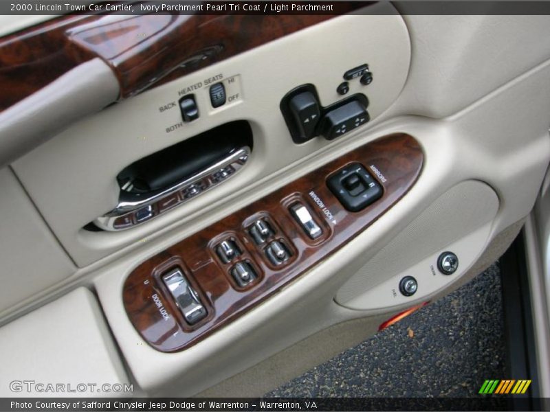 Ivory Parchment Pearl Tri Coat / Light Parchment 2000 Lincoln Town Car Cartier