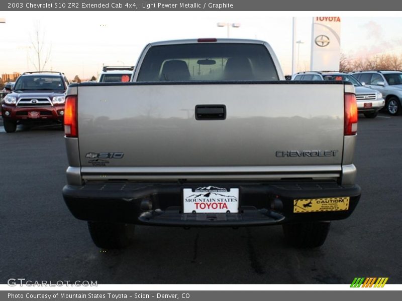 Light Pewter Metallic / Graphite 2003 Chevrolet S10 ZR2 Extended Cab 4x4