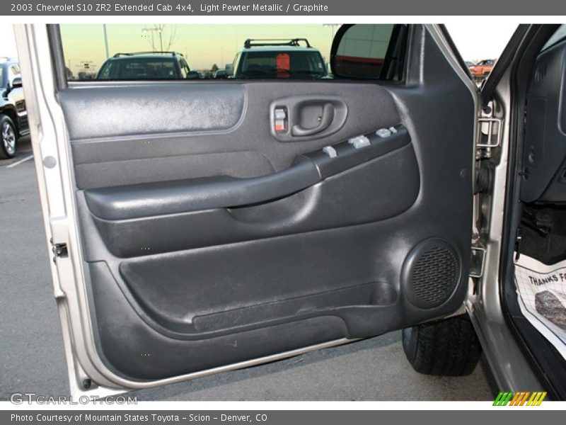 Light Pewter Metallic / Graphite 2003 Chevrolet S10 ZR2 Extended Cab 4x4