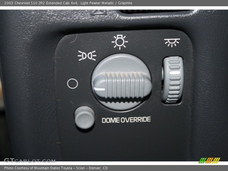 Light Pewter Metallic / Graphite 2003 Chevrolet S10 ZR2 Extended Cab 4x4