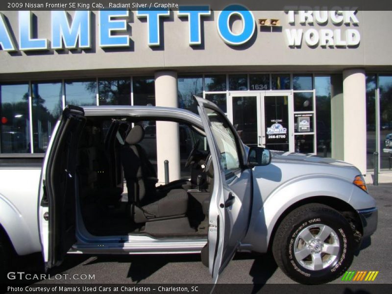 Radiant Silver / Graphite 2009 Nissan Frontier SE King Cab