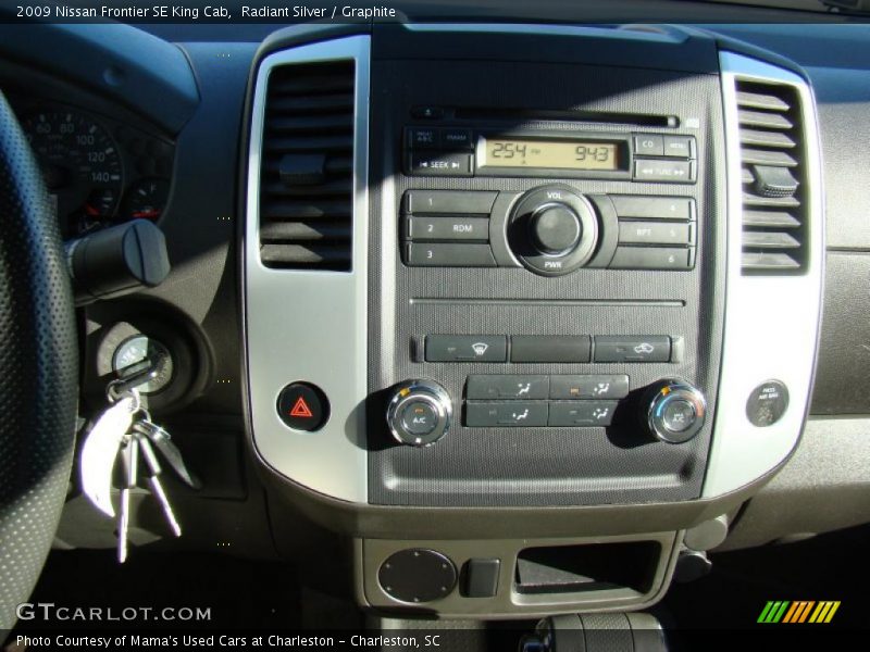 Radiant Silver / Graphite 2009 Nissan Frontier SE King Cab