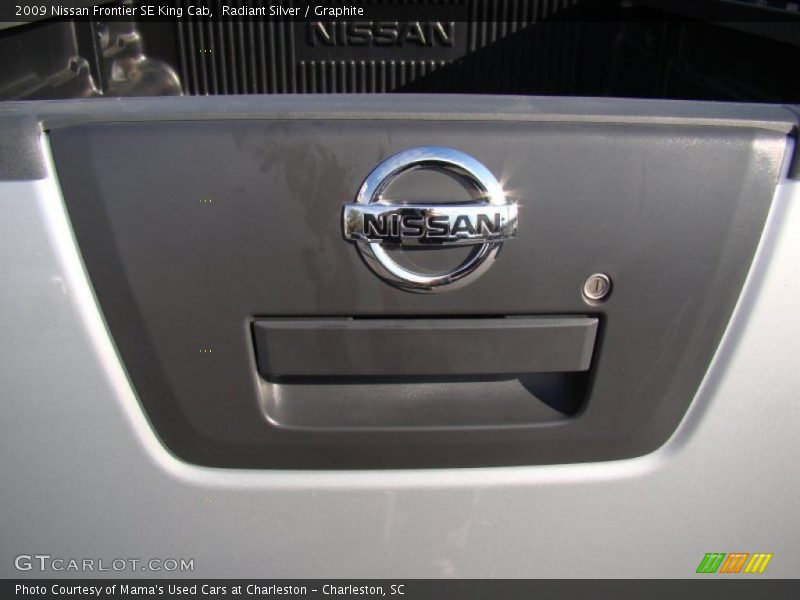 Radiant Silver / Graphite 2009 Nissan Frontier SE King Cab