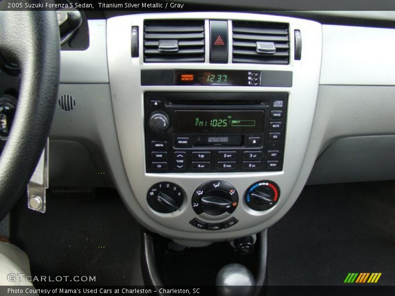 Titanium Silver Metallic / Gray 2005 Suzuki Forenza S Sedan