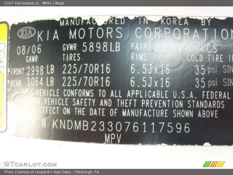 White / Beige 2007 Kia Sedona LX