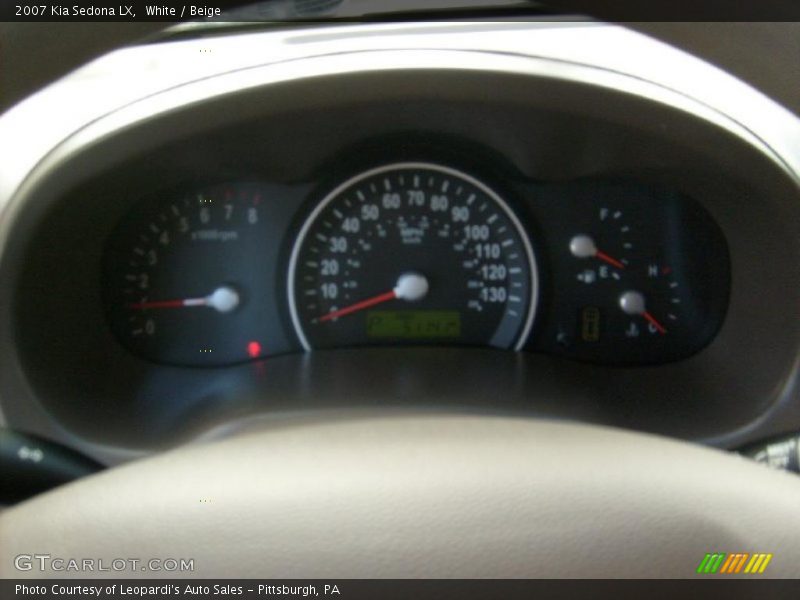 White / Beige 2007 Kia Sedona LX