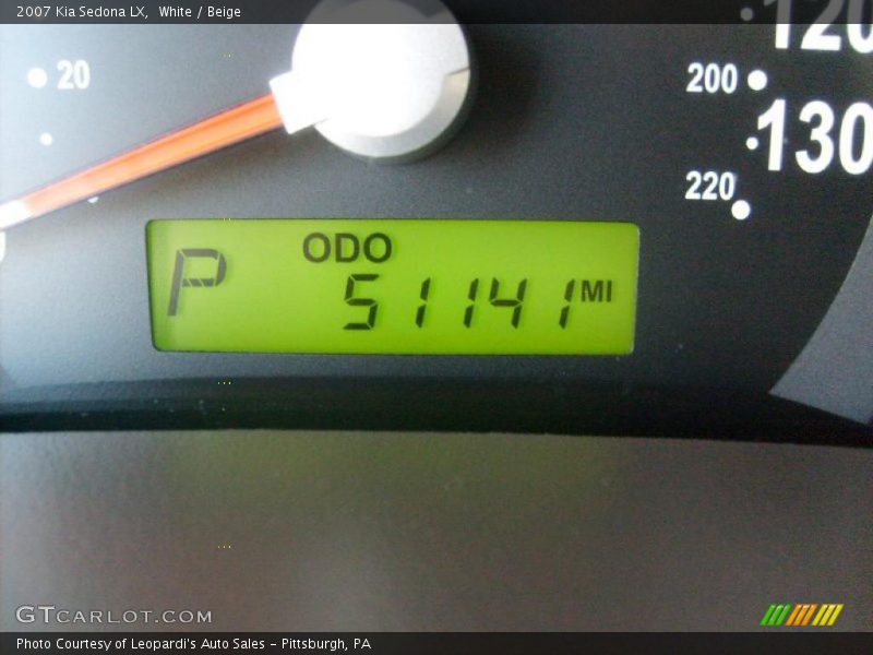 White / Beige 2007 Kia Sedona LX