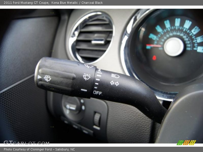 Controls of 2011 Mustang GT Coupe