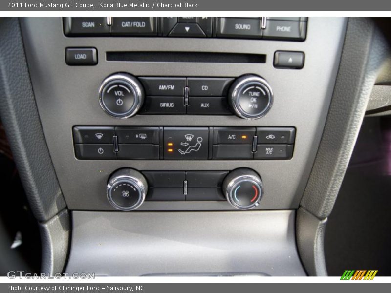 Controls of 2011 Mustang GT Coupe