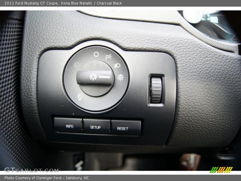 Controls of 2011 Mustang GT Coupe