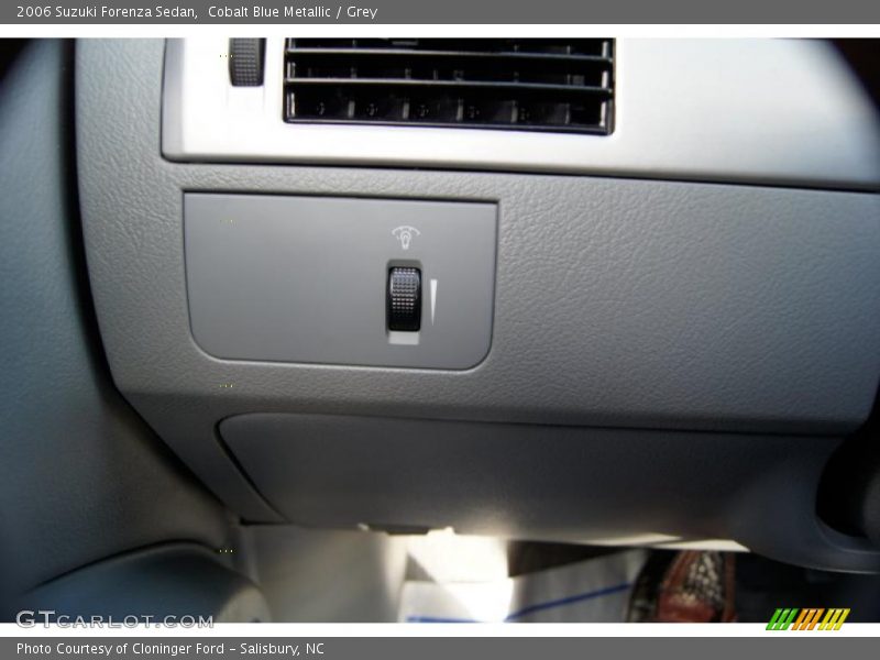 Cobalt Blue Metallic / Grey 2006 Suzuki Forenza Sedan