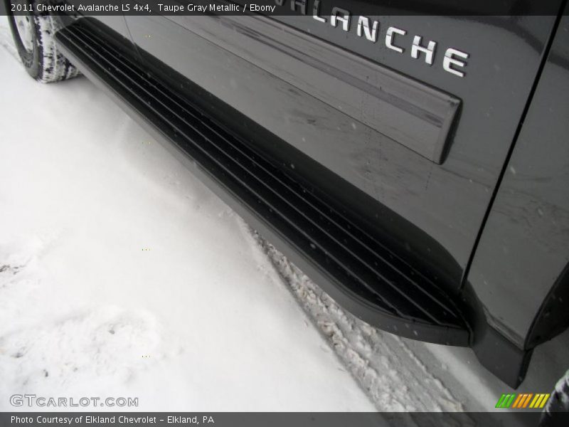 Taupe Gray Metallic / Ebony 2011 Chevrolet Avalanche LS 4x4