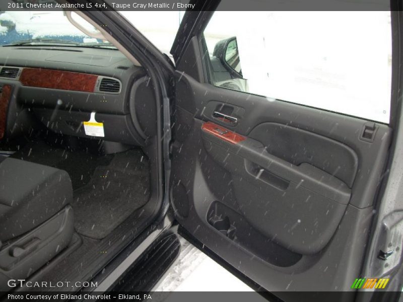 Taupe Gray Metallic / Ebony 2011 Chevrolet Avalanche LS 4x4