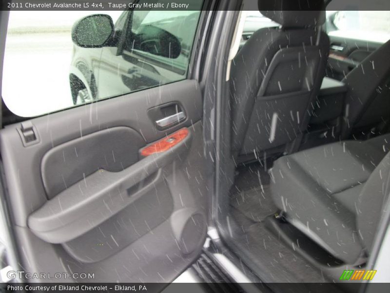 Taupe Gray Metallic / Ebony 2011 Chevrolet Avalanche LS 4x4