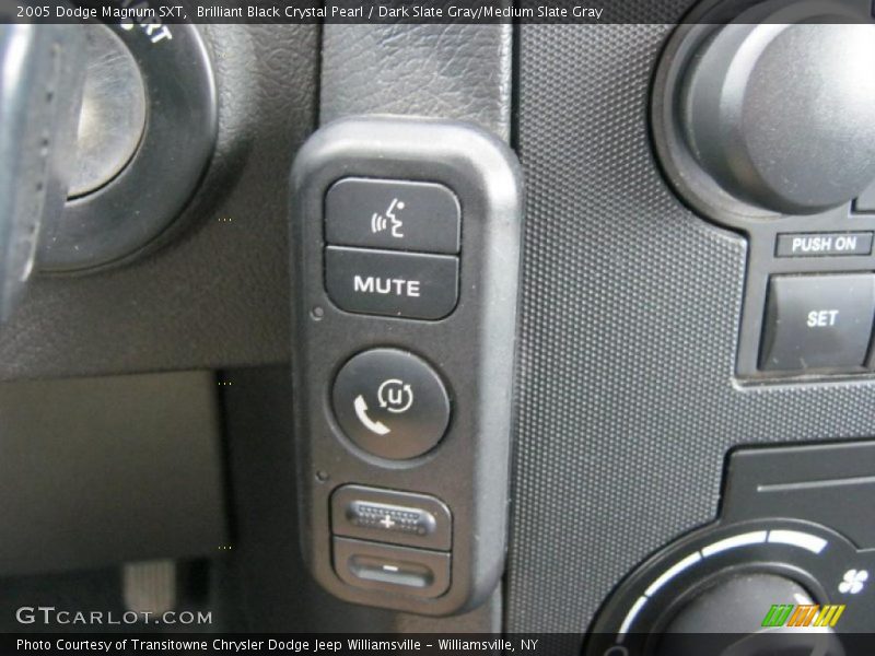 Brilliant Black Crystal Pearl / Dark Slate Gray/Medium Slate Gray 2005 Dodge Magnum SXT