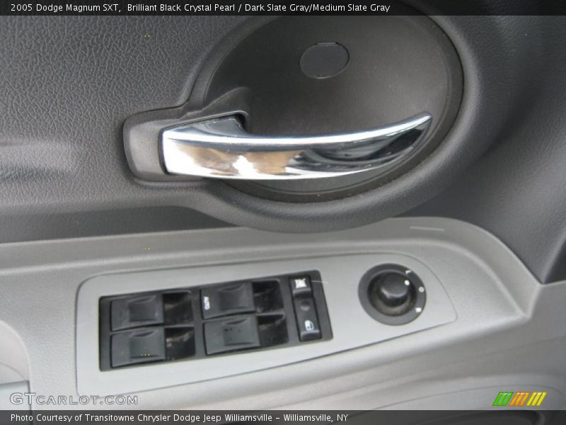 Brilliant Black Crystal Pearl / Dark Slate Gray/Medium Slate Gray 2005 Dodge Magnum SXT