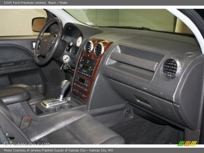 Black / Shale 2005 Ford Freestyle Limited