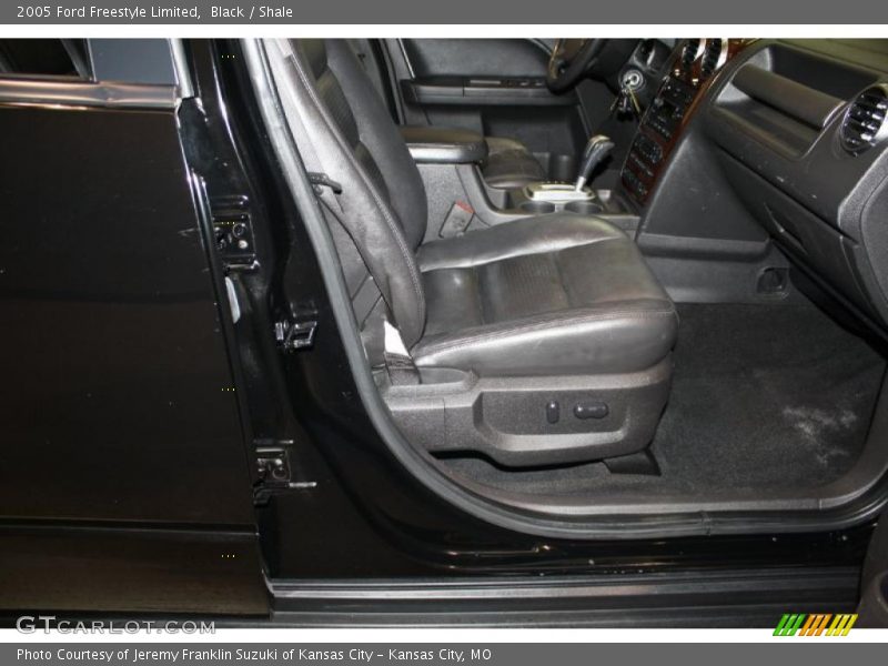 Black / Shale 2005 Ford Freestyle Limited